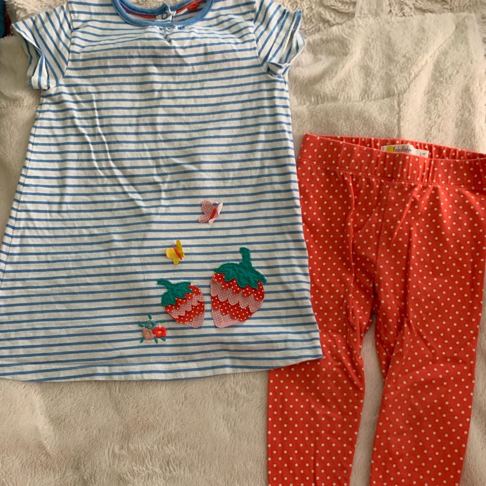 Mini boden strawberry t-shirt & leggings 🍓